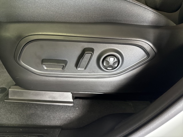 2025 Jeep Grand Cherokee Laredo X photo 3