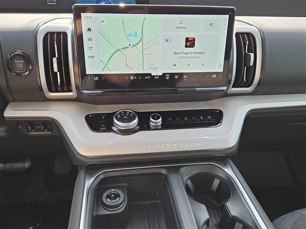 2025 Ford Expedition photo 14