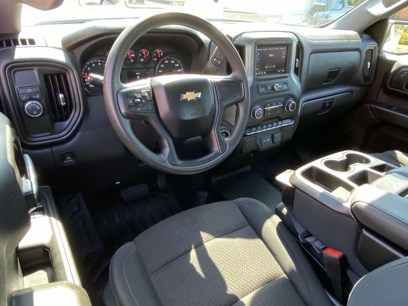 2024 Chevrolet Silverado 1500 photo 2