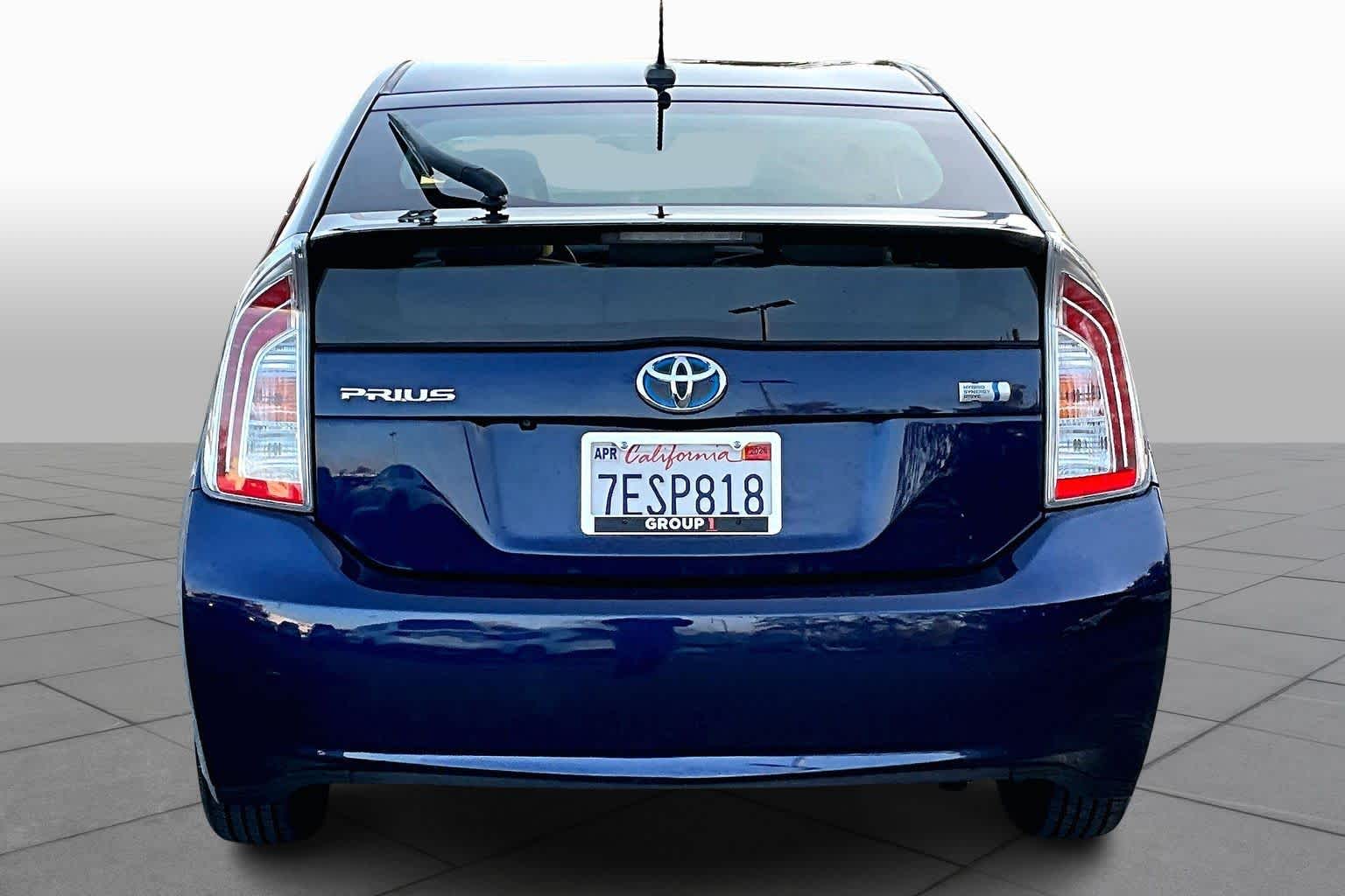 2014 Toyota Prius Three photo 4