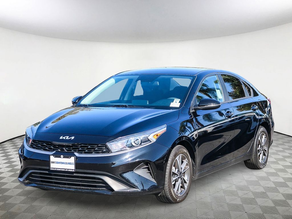 2023 Kia Forte LXS photo 3