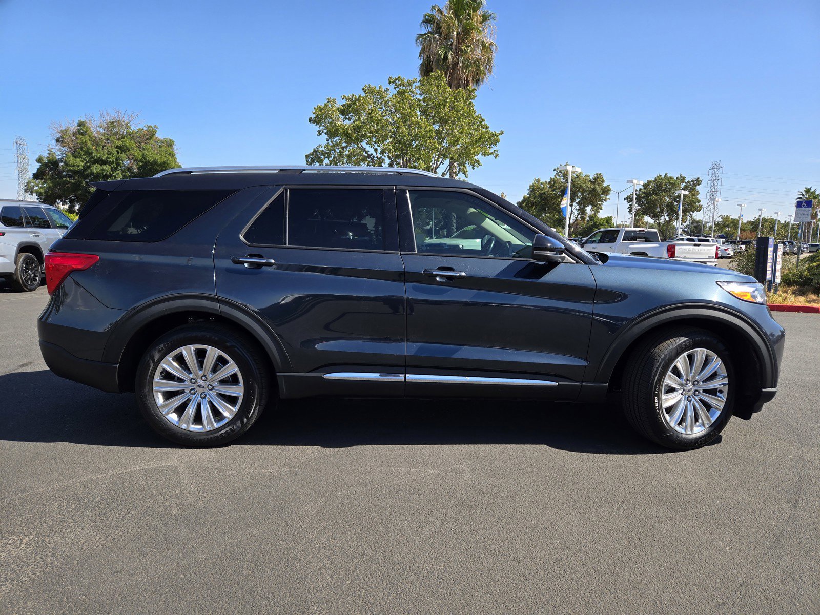 2022 Ford Explorer Limited photo 3