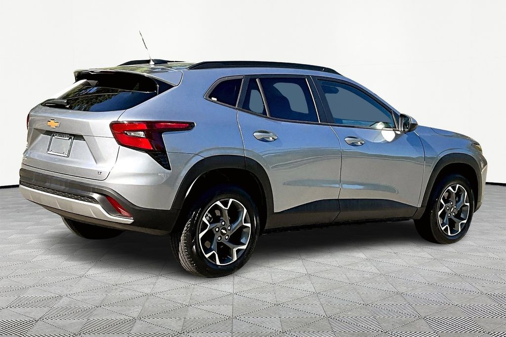 2024 Chevrolet Trax LT photo 4