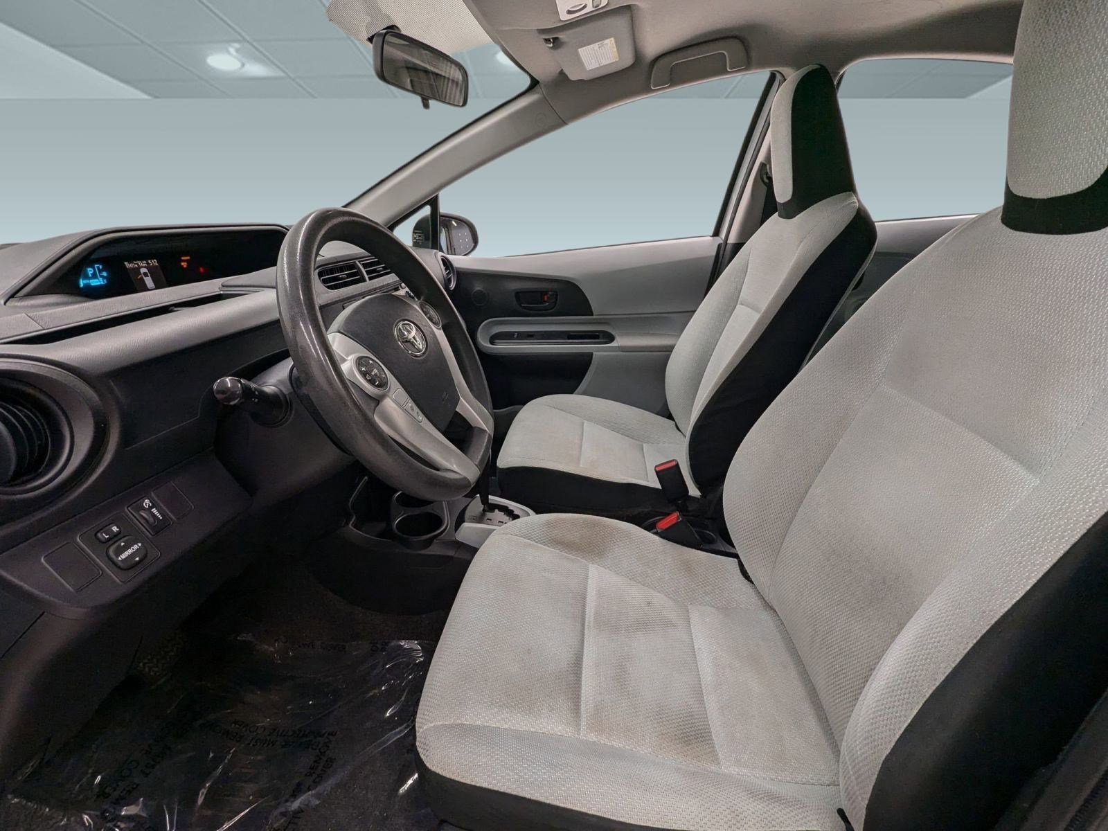 2014 Toyota Prius C Two photo 4