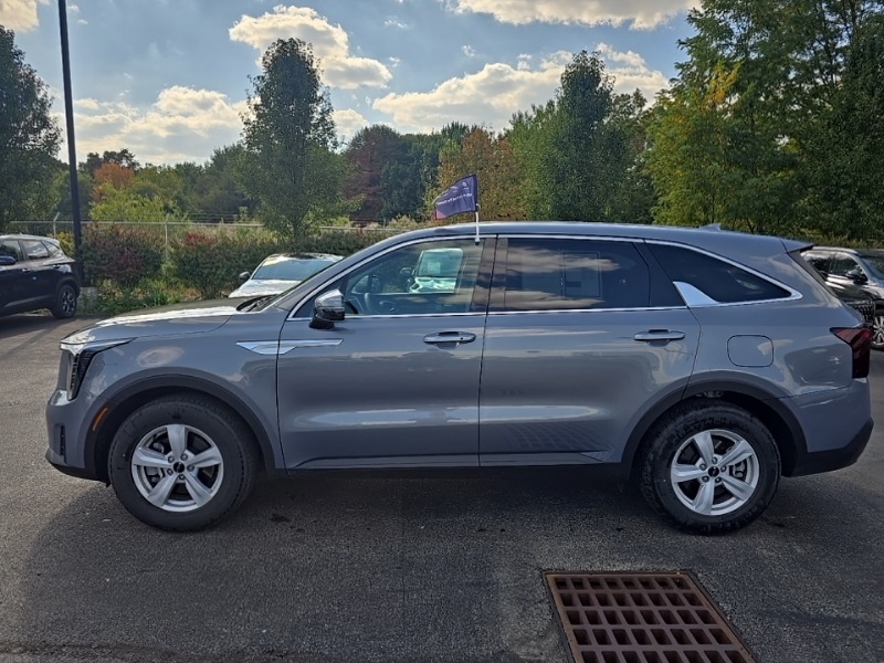 2025 Kia Sorento LX photo 4