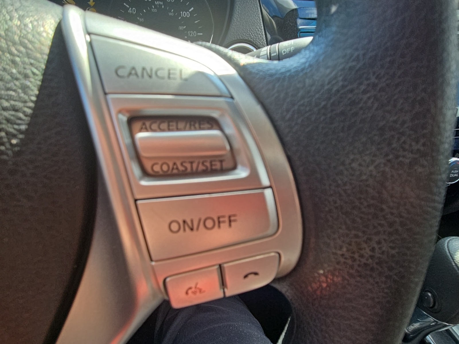 2016 Nissan Rogue SV photo 25