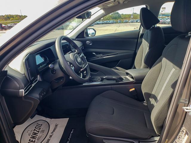 2025 Hyundai Elantra SE photo 10