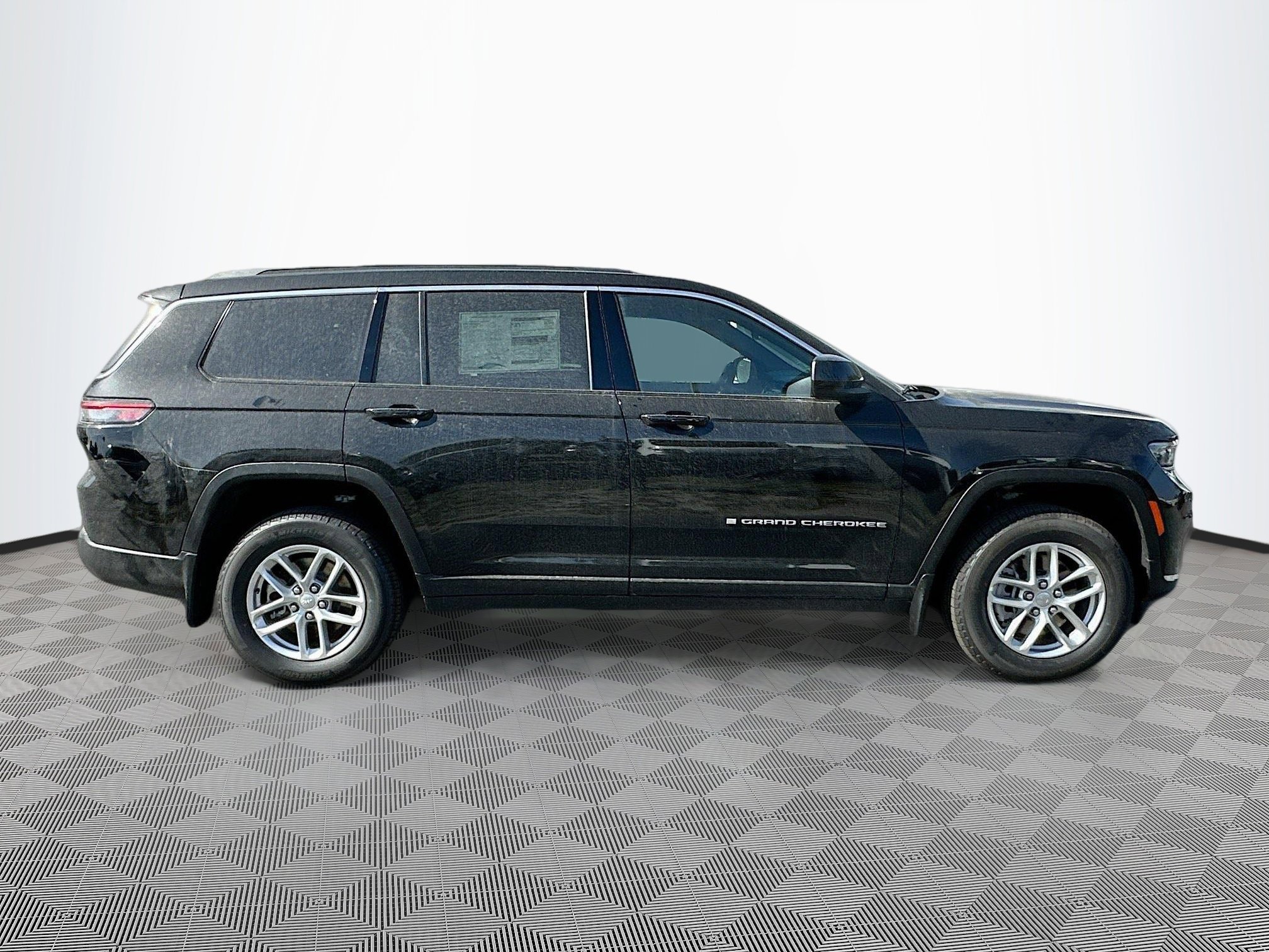 2025 Jeep Grand Cherokee Laredo X photo 3