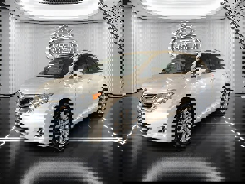 2015 Toyota Venza LE's photo