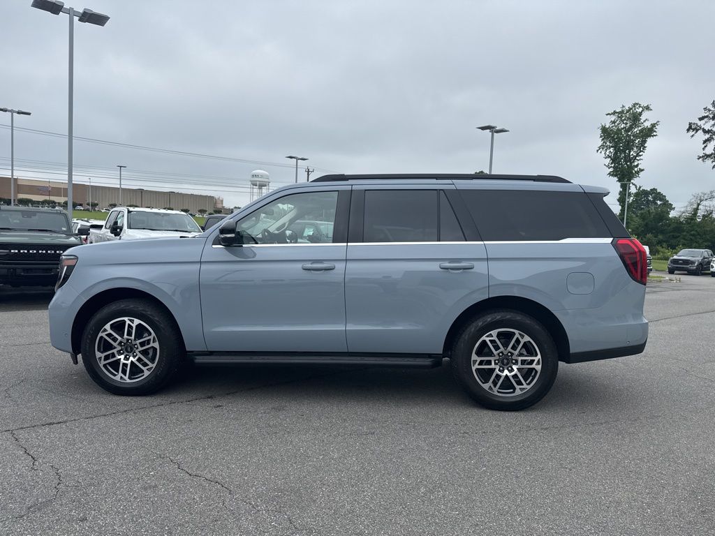 2025 Ford Expedition photo 6