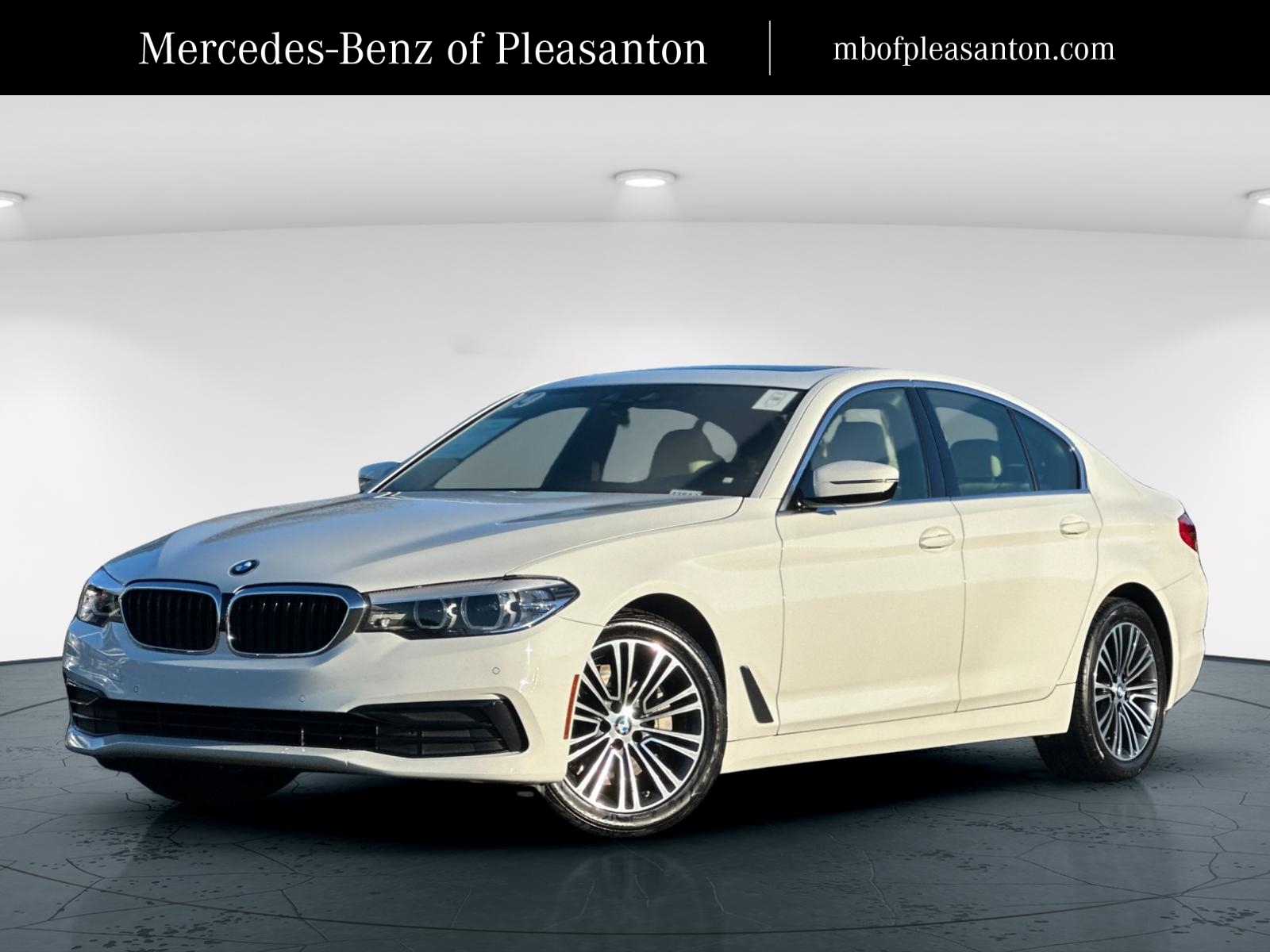 2019 BMW 5 Series 530's photo