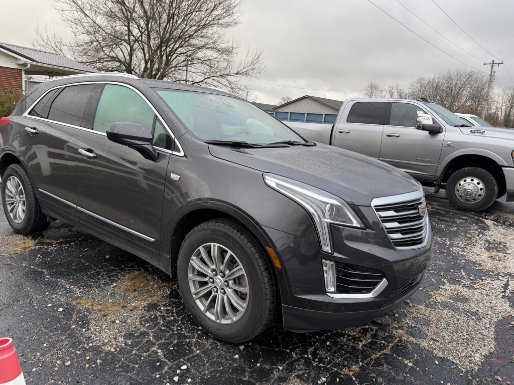 2017 Cadillac XT5 Luxury photo 2