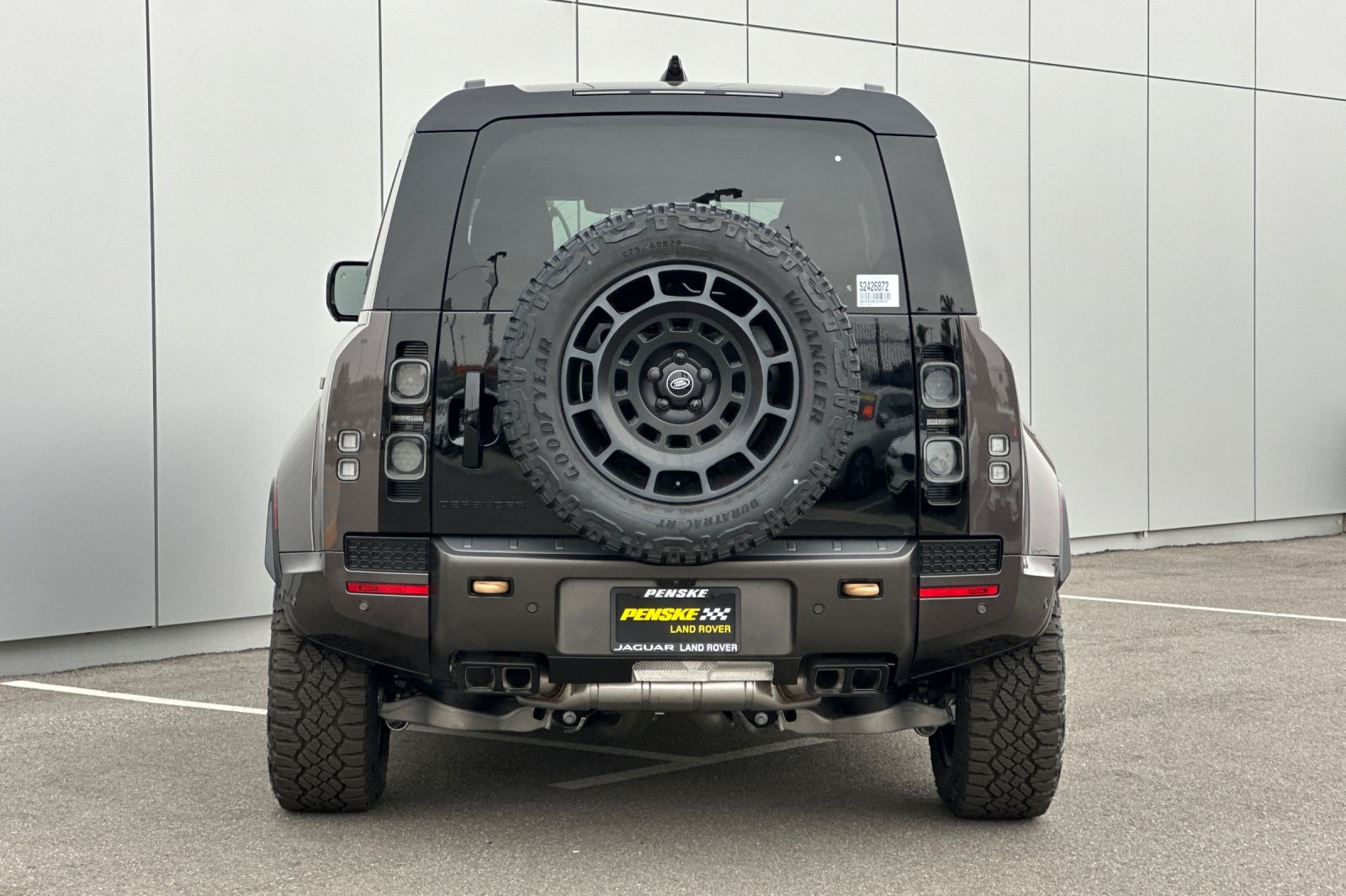 2025 Land Rover Defender 110 photo 4