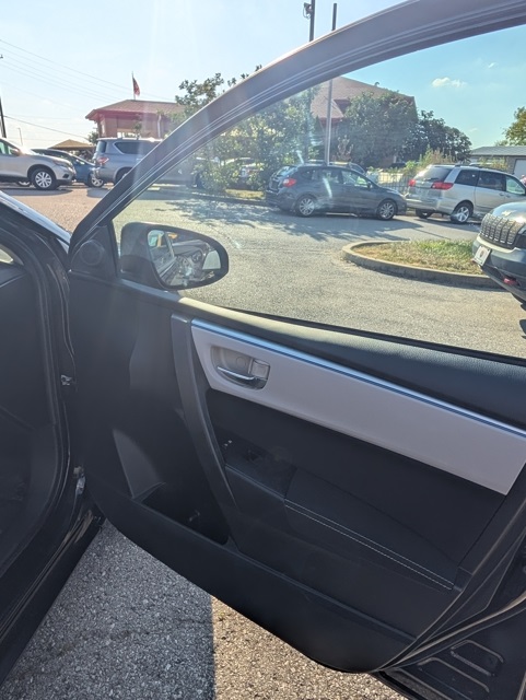 2014 Toyota Corolla L photo 17
