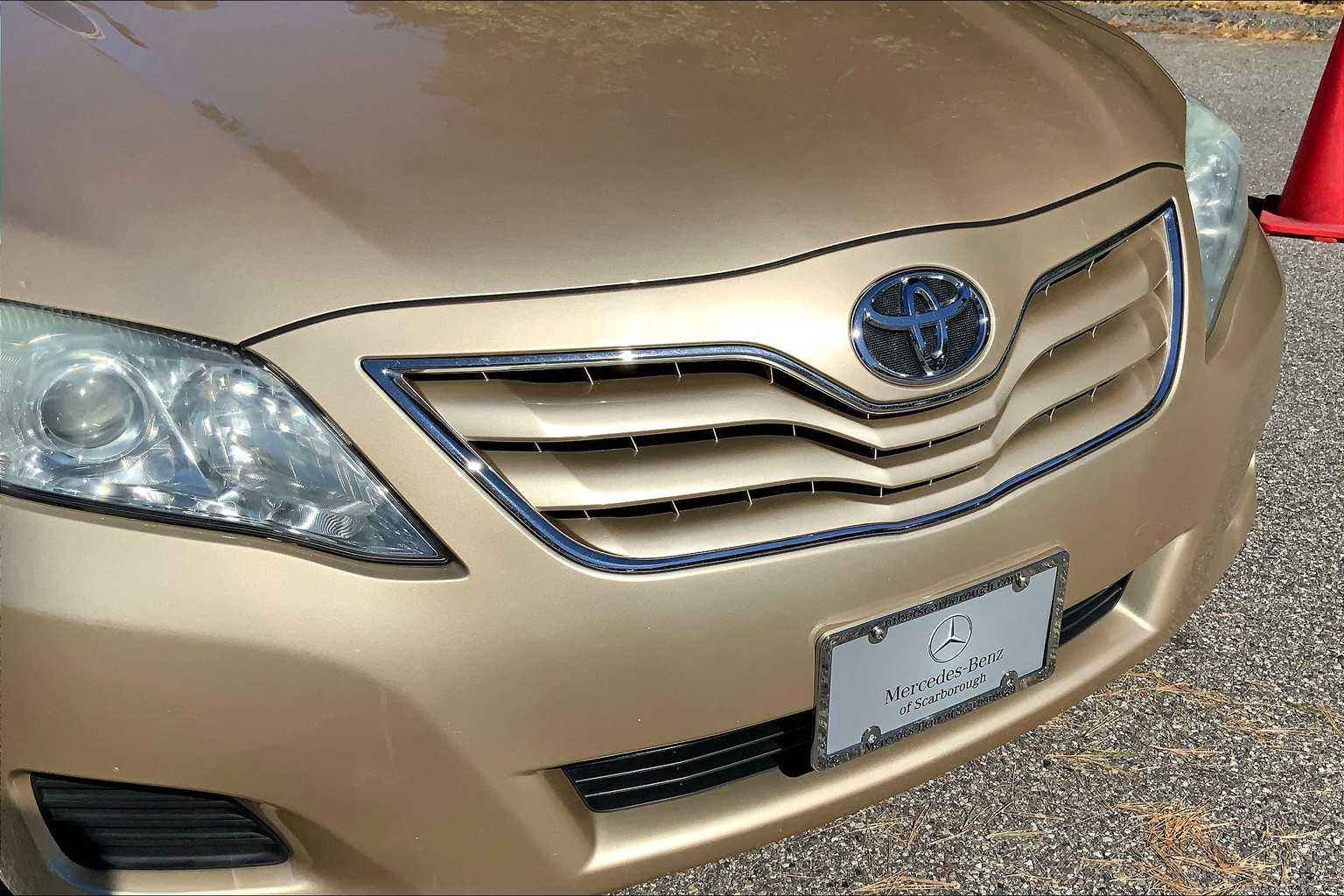2010 Toyota Camry LE photo 28