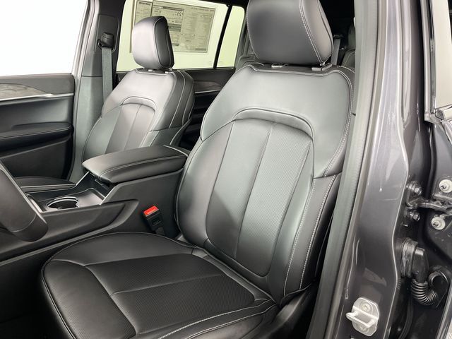 2025 Jeep Grand Cherokee Limited photo 4