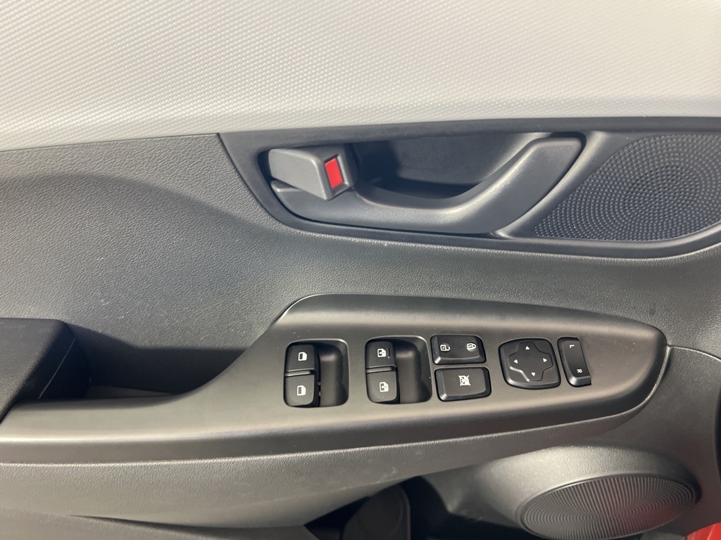 2020 Hyundai Kona SEL photo 4