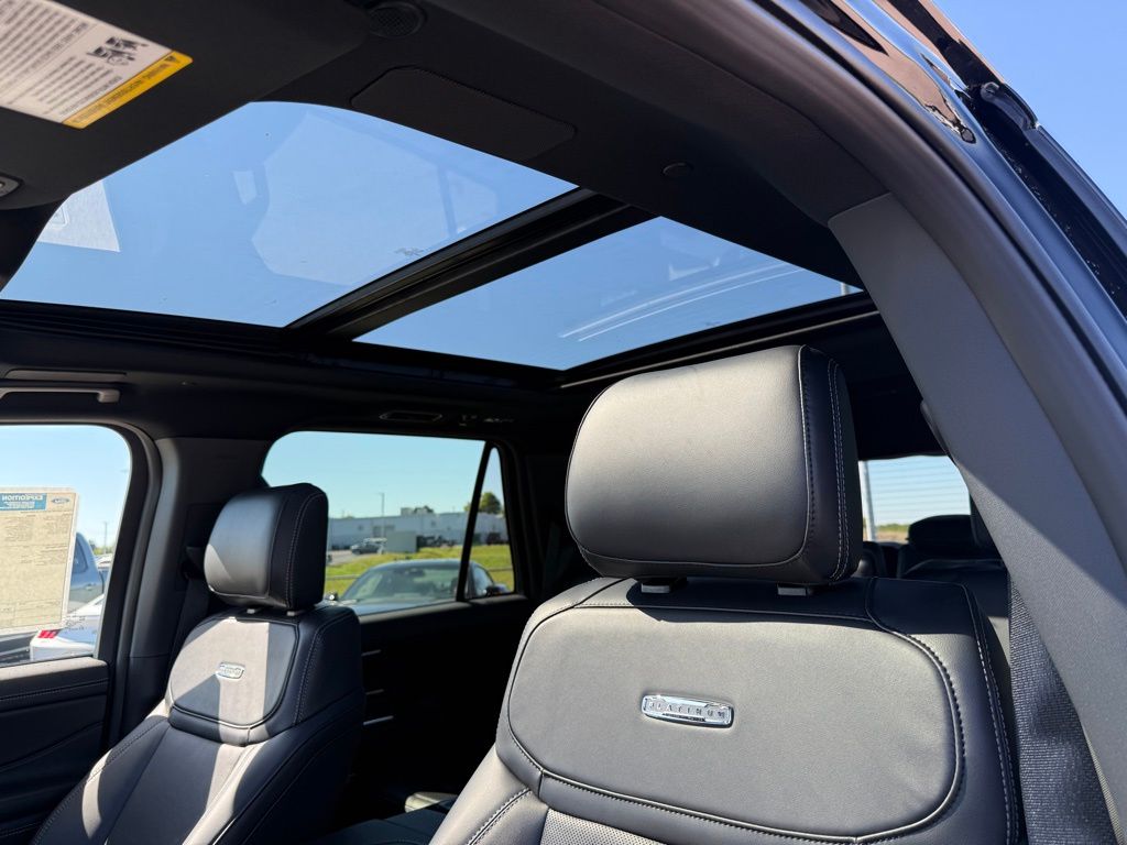 2025 Ford Expedition Platinum photo 3