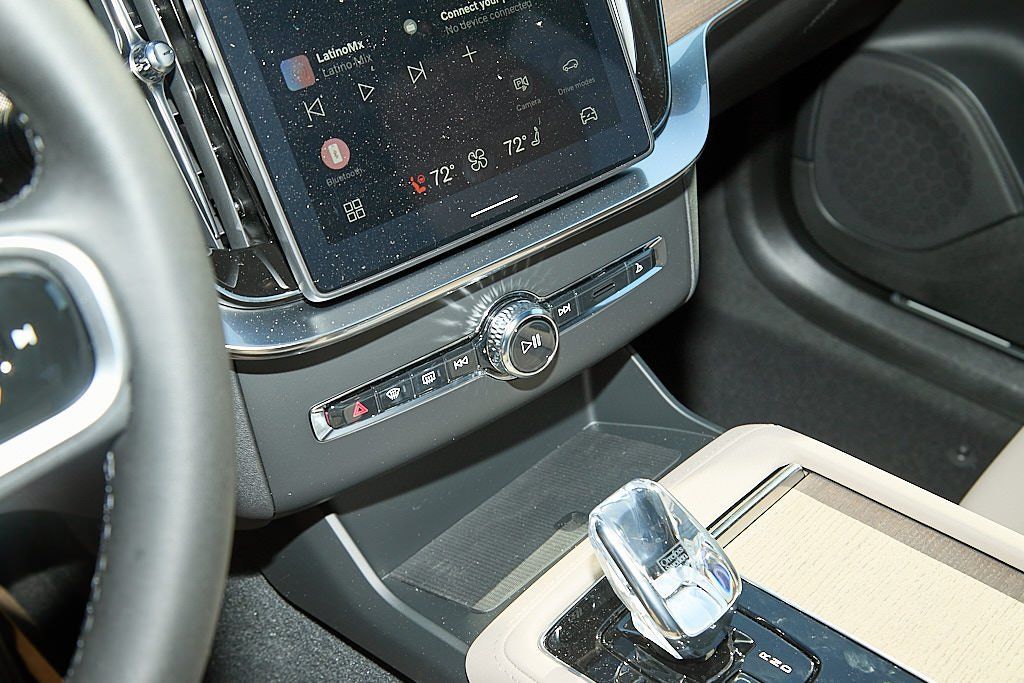 2026 VOLVO XC90 - Image 15