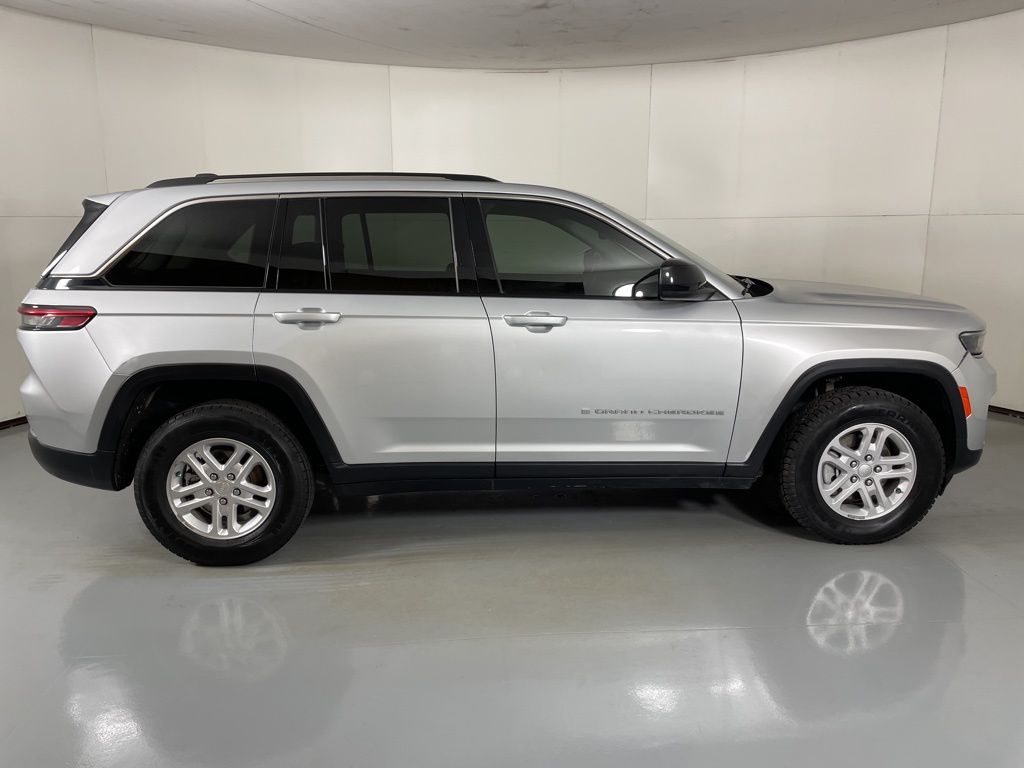 2023 Jeep Grand Cherokee Laredo photo 7