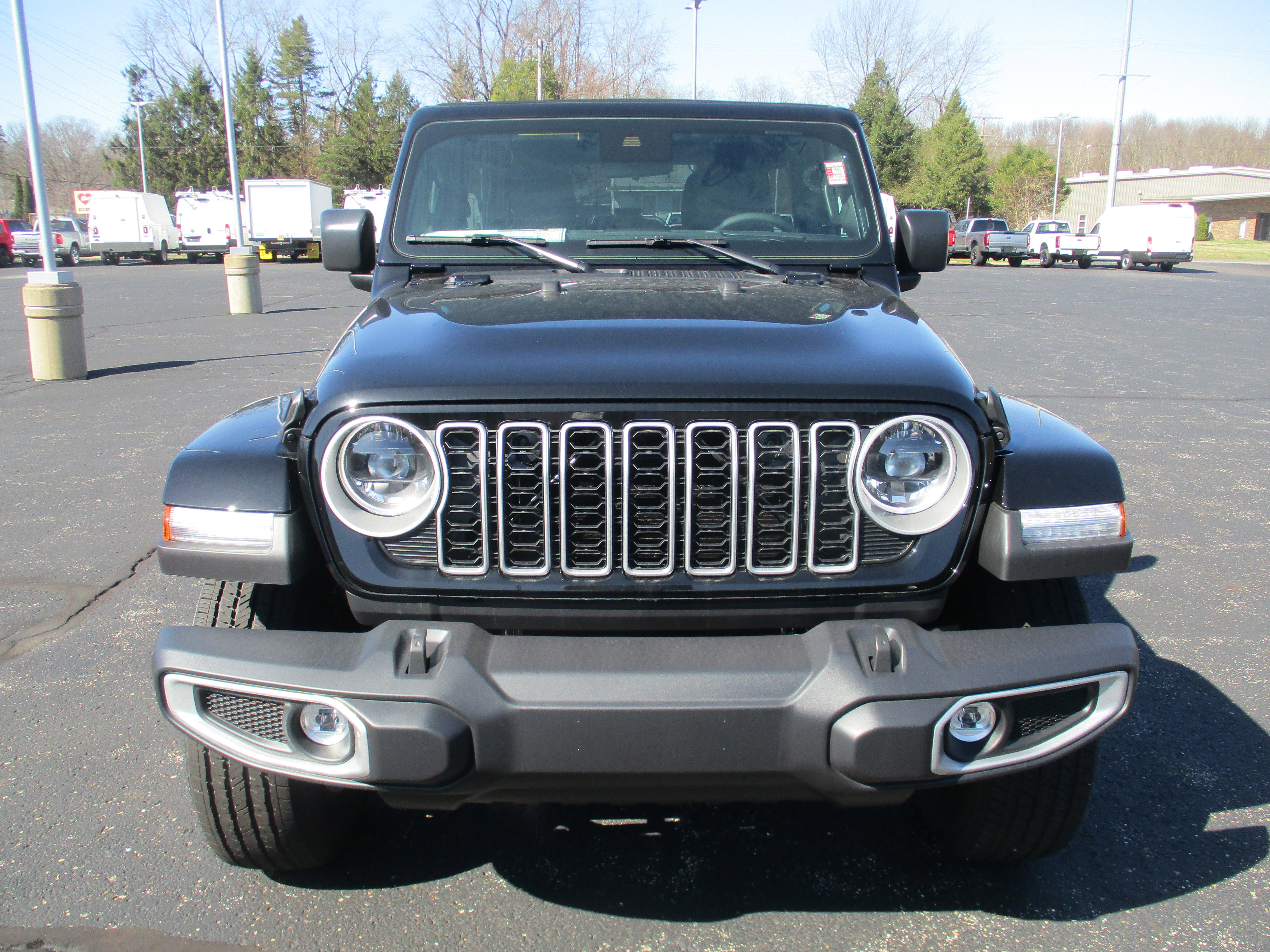 2025 Jeep Wrangler Sahara photo 4