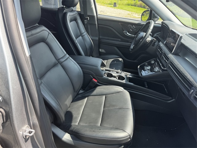 2022 Lincoln Corsair Standard photo 11