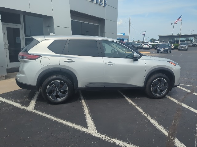 2024 Nissan Rogue SV photo 5