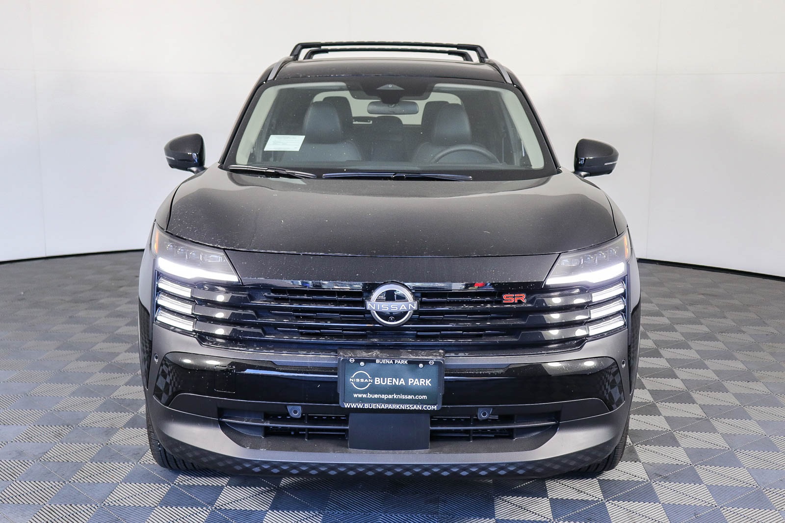 2026 Nissan Kicks SR photo 2