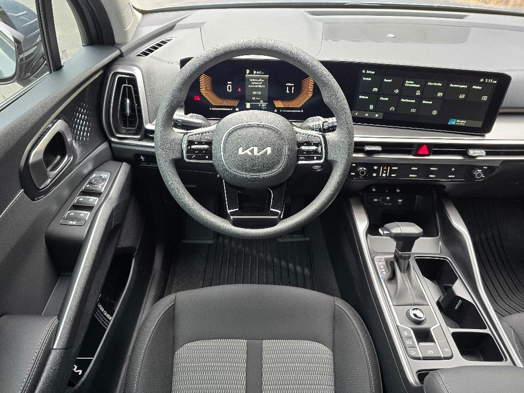 2025 Kia Sorento LX photo 6