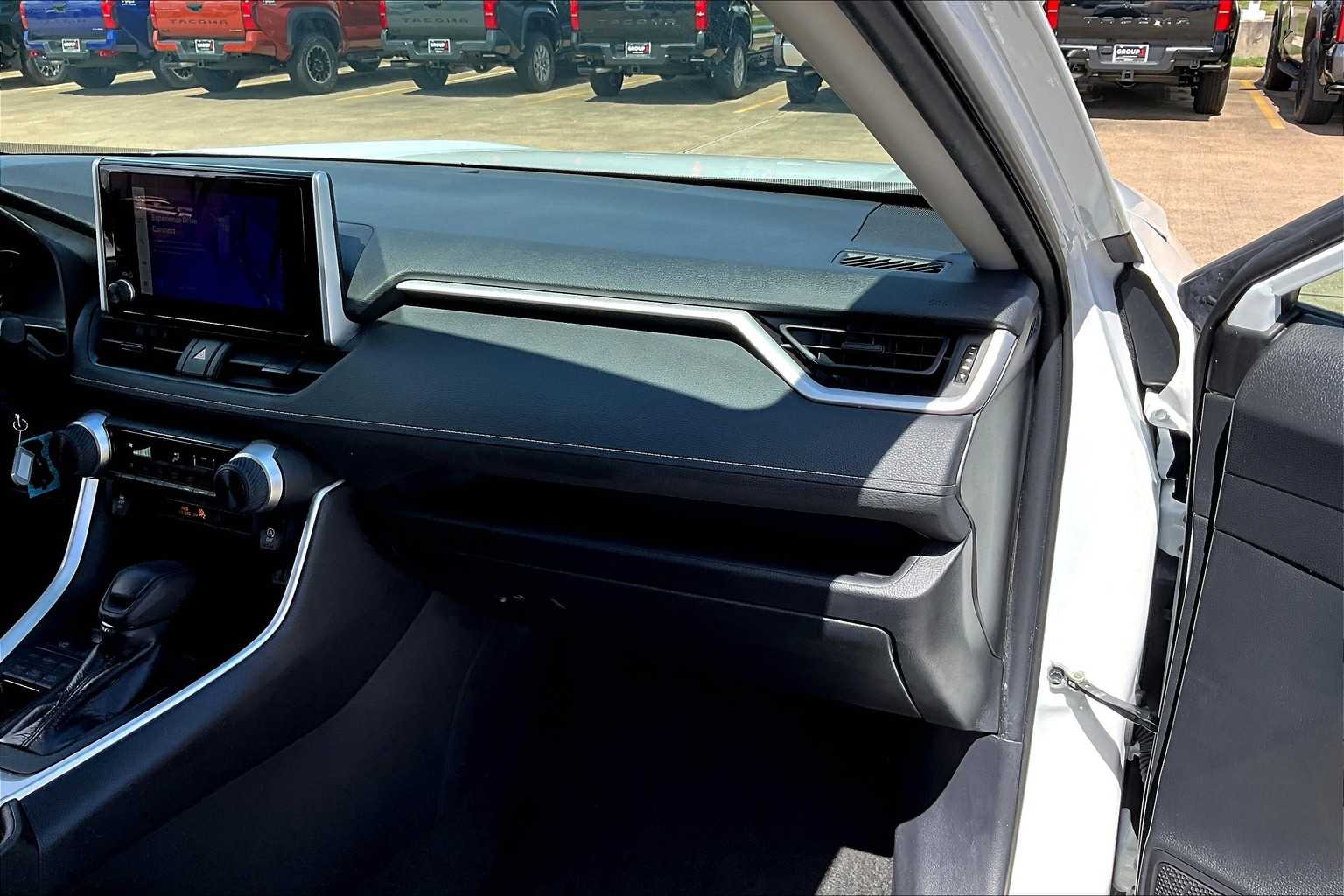 2024 Toyota RAV4 LE photo 18