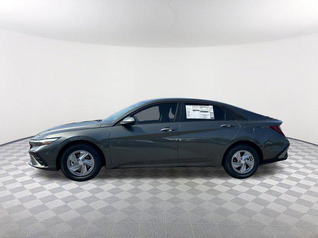 2025 Hyundai Elantra SE photo 8