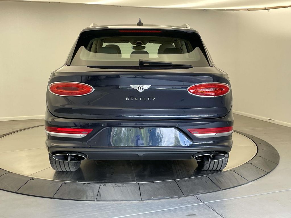 2022 Bentley Bentayga V8 photo 6
