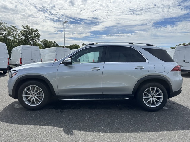 2025 Mercedes Benz GLE 450e photo 2
