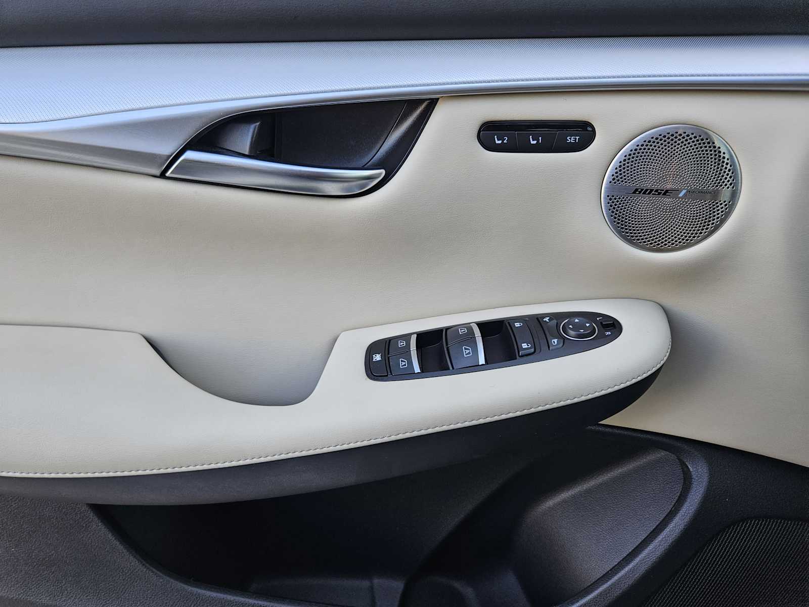 2022 Infiniti QX50 Essential photo 20