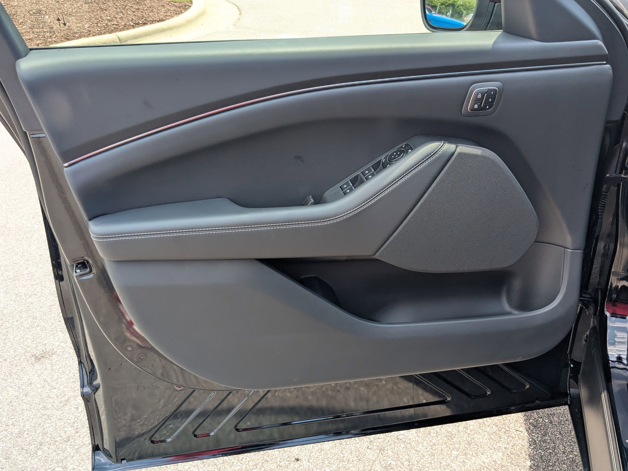 2025 Ford Mustang Mach-E Select photo 11