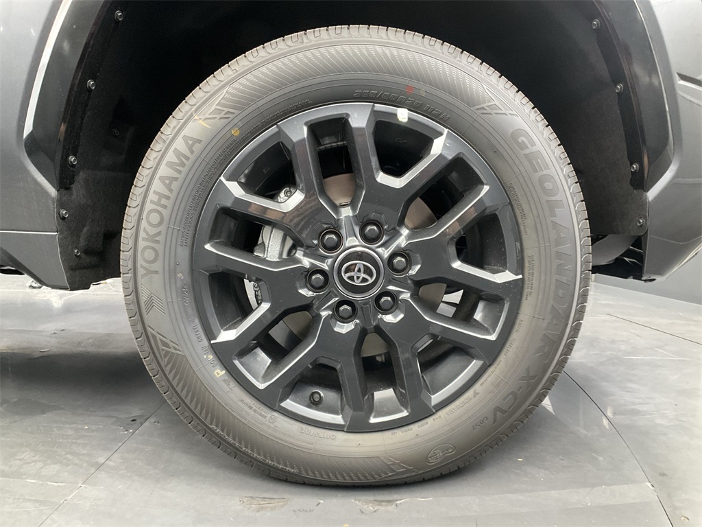 2025 Toyota Tundra Platinum CrewMax photo 25
