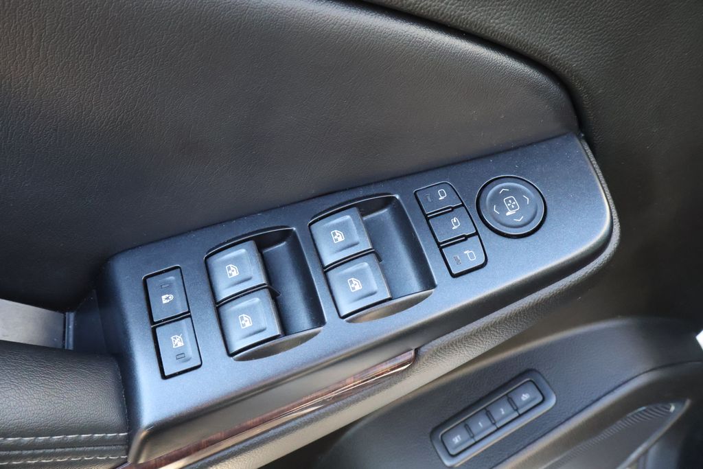 2019 Gmc Yukon SLT photo 17