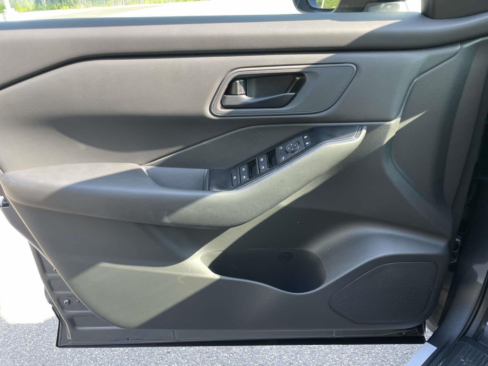 2026 Nissan Rogue S photo 22