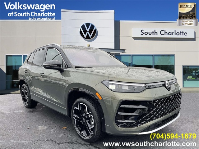 2026 Volkswagen Tiguan SEL R-LINE TURBO's photo