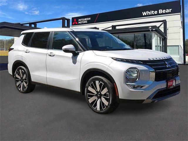 2025 Mitsubishi Outlander SE's photo