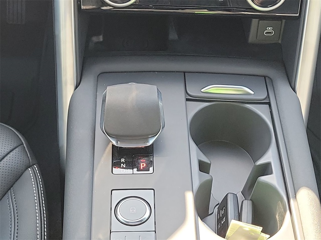 2025 Land Rover Discovery S photo 18