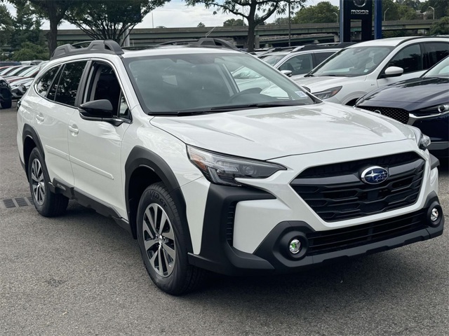 2025 Subaru Outback Premium's photo