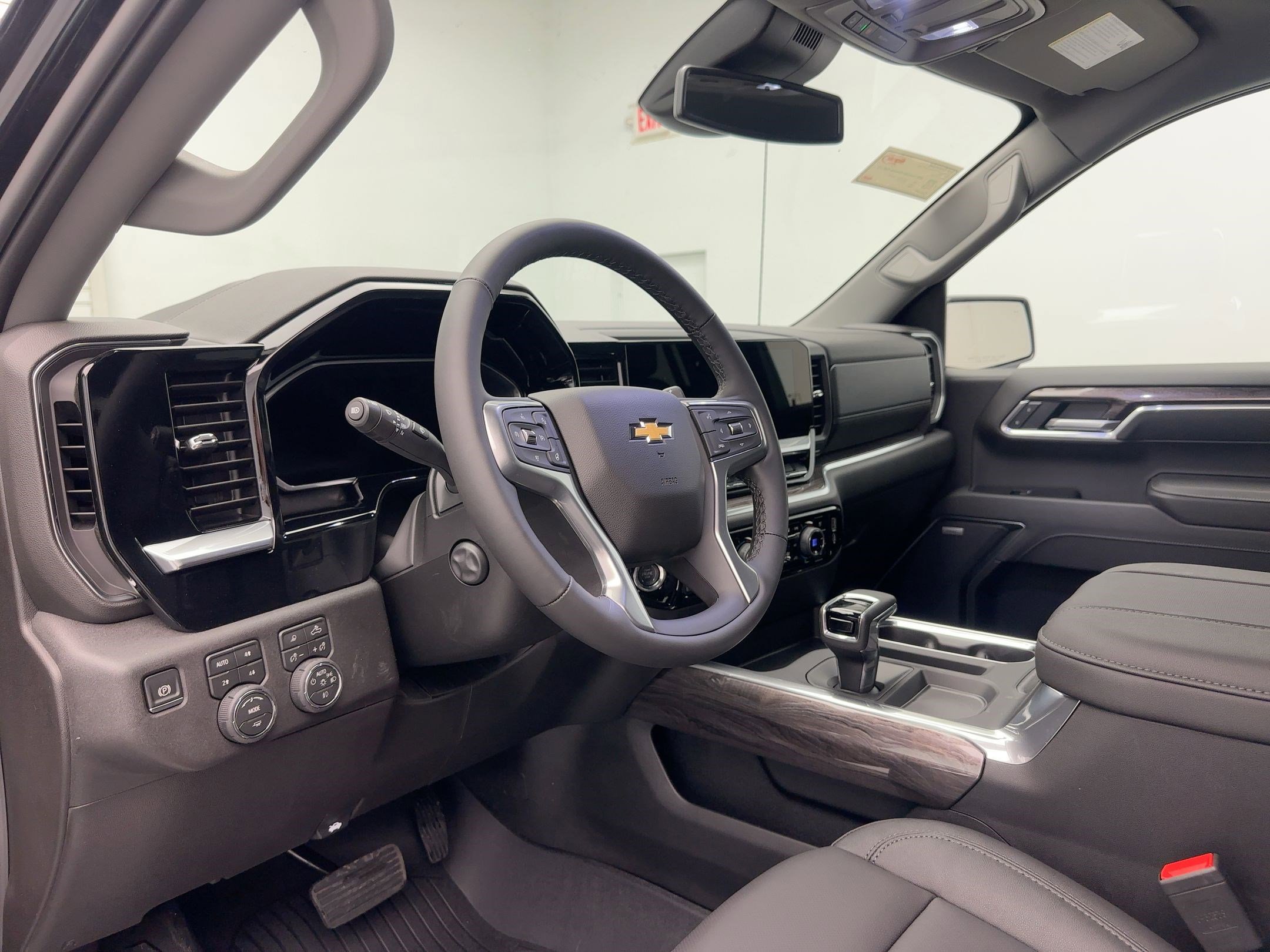 2026 Chevrolet Silverado 1500 LTZ photo 4