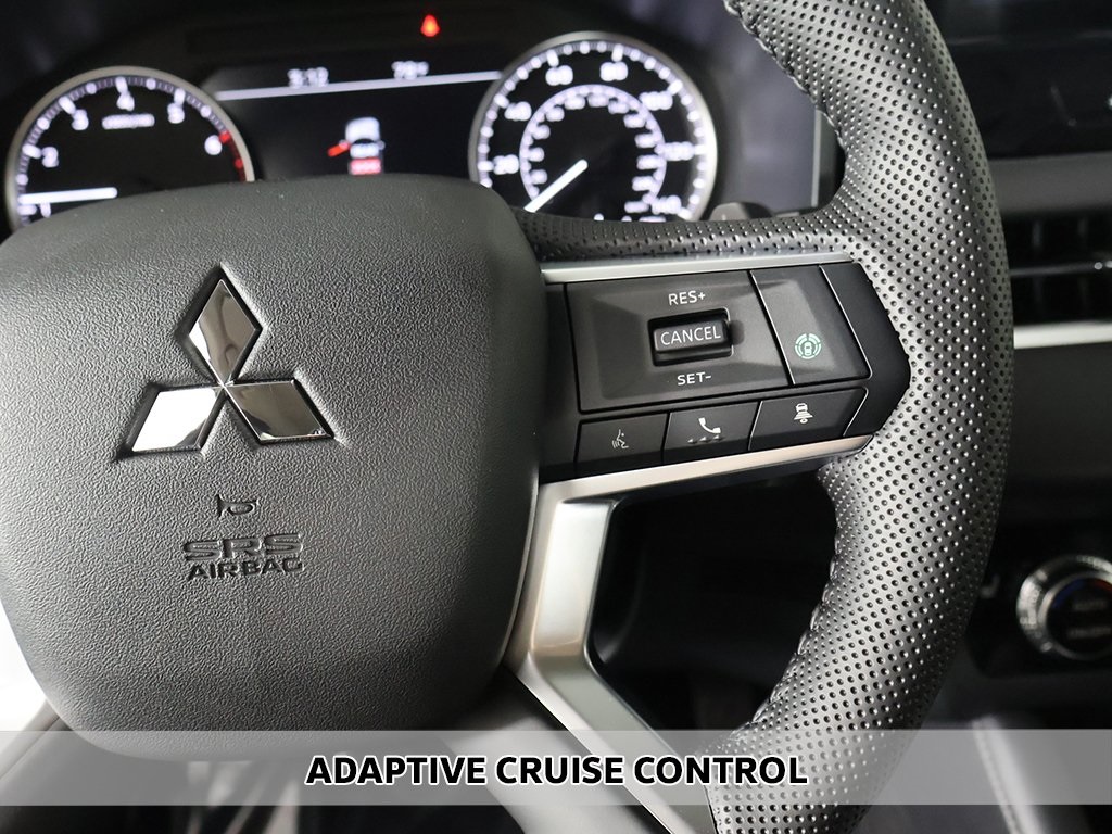 2025 Mitsubishi Outlander SE photo 4
