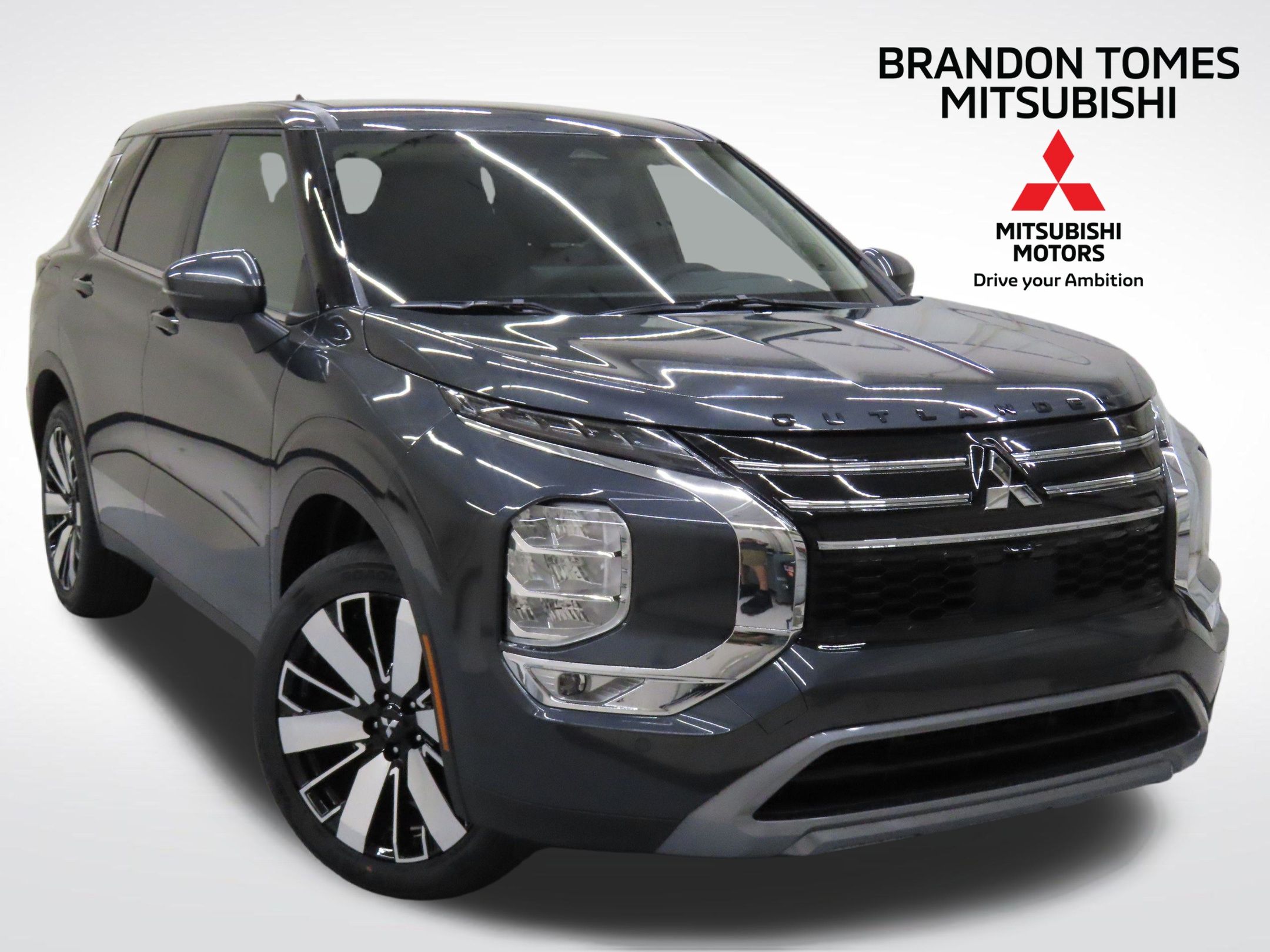 2025 Mitsubishi Outlander SE's photo