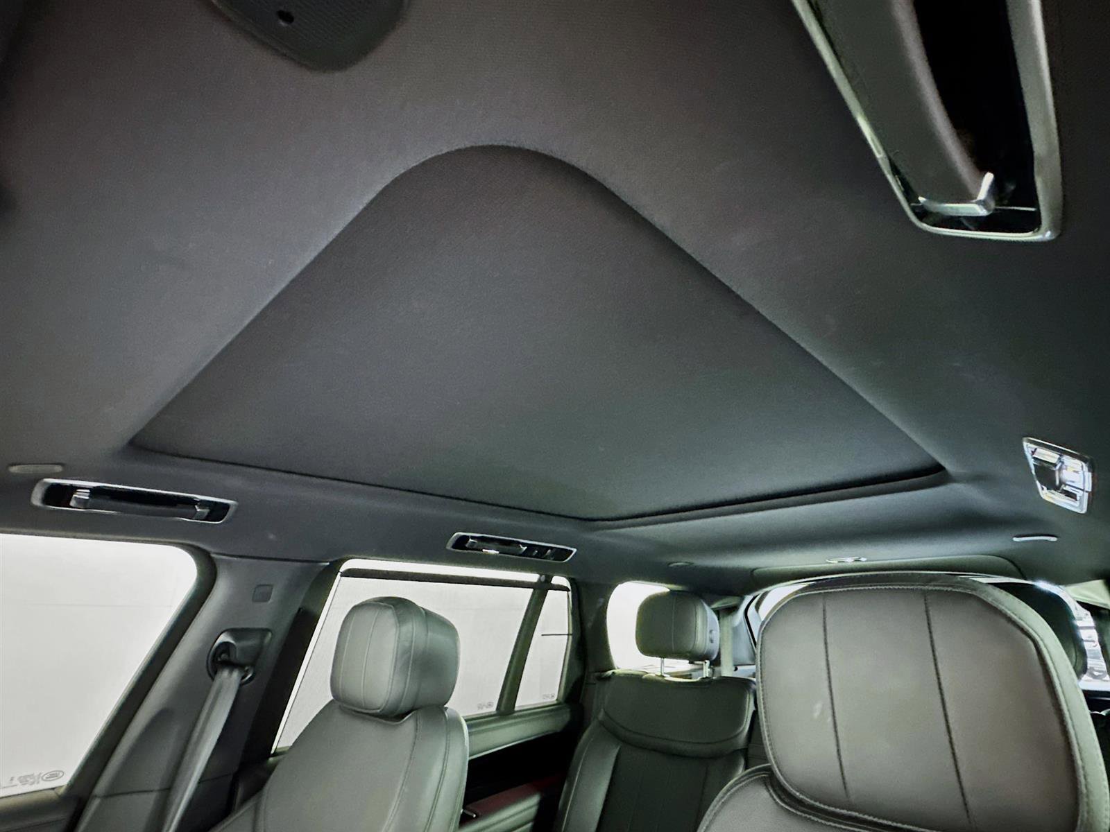 2024 Land Rover Range Rover SE photo 12