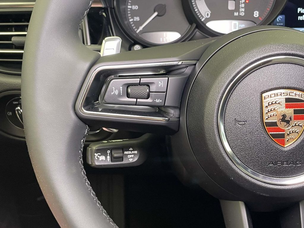 2025 Porsche Macan Base photo 39