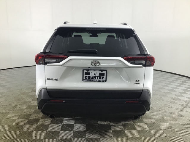 2021 Toyota RAV4 LE photo 5
