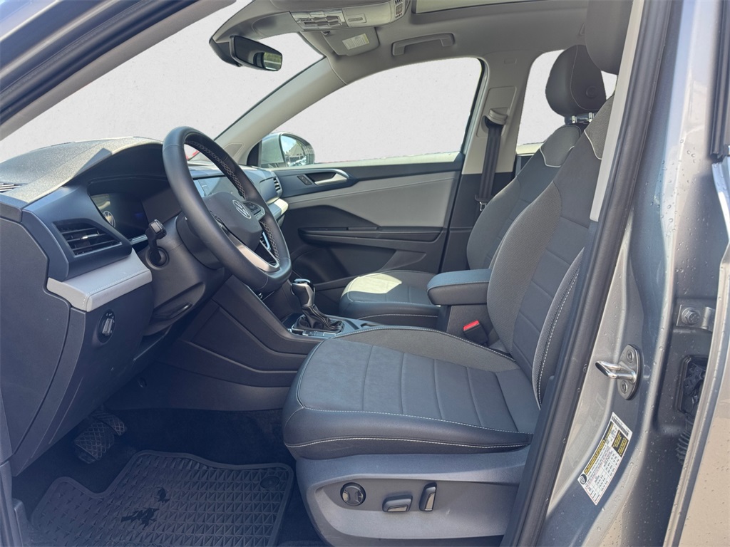 2024 Volkswagen Taos SE photo 8