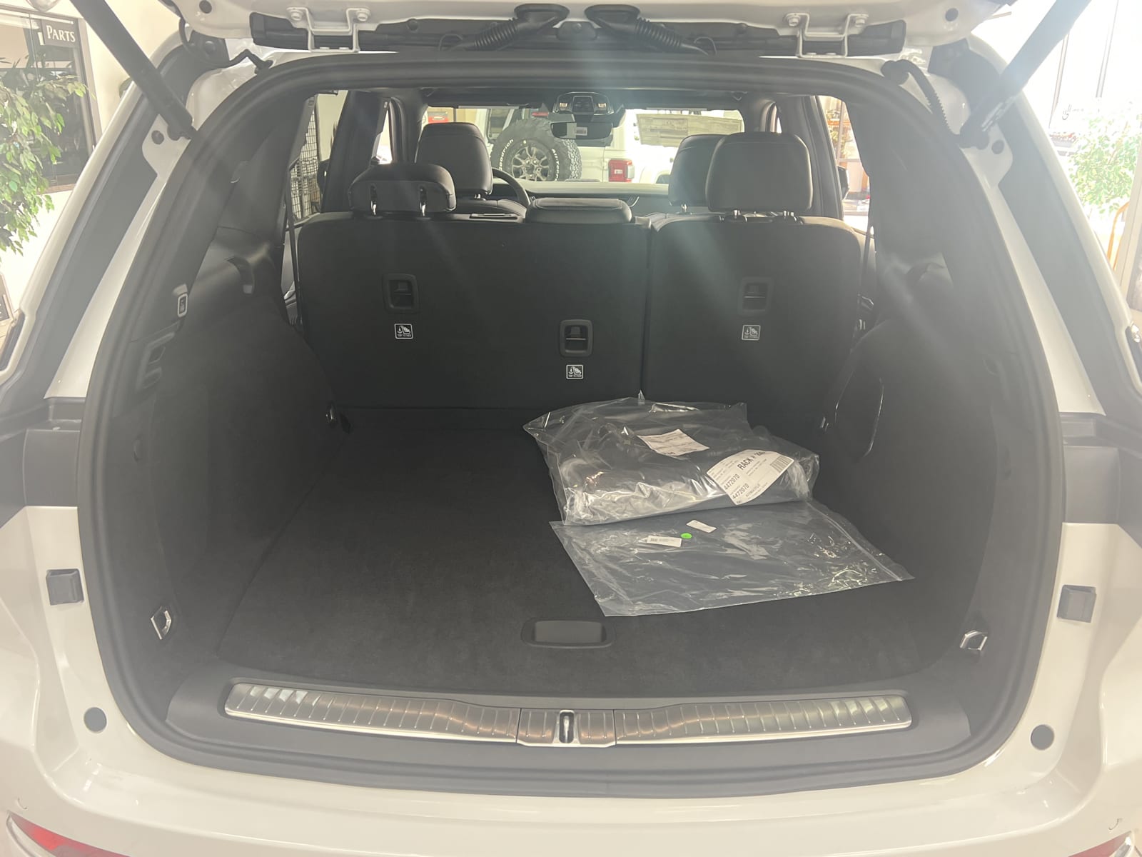 2023 Jeep Cherokee Overland photo 32